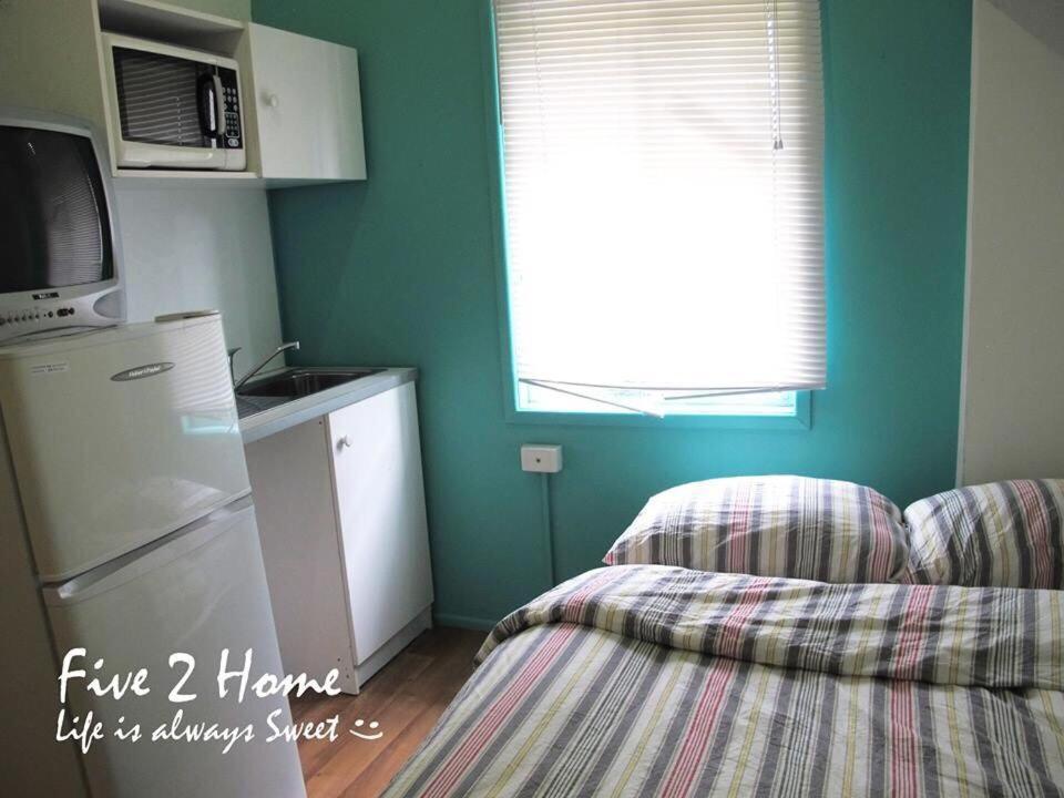 Five 2 Home Backpacker Brisbane Exterior photo
